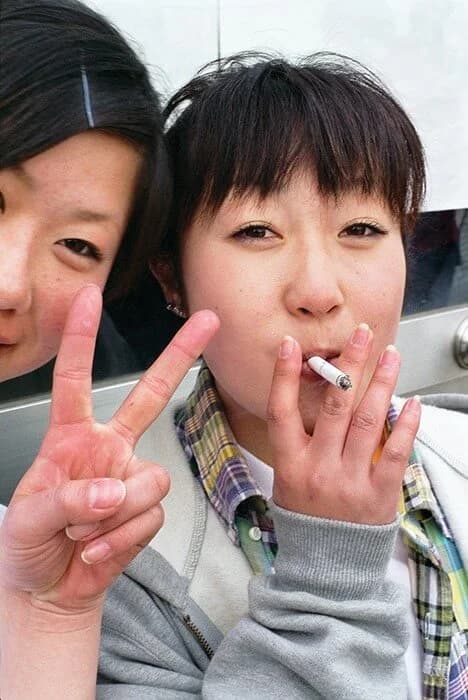 explore page banner 3 - teenage smokers