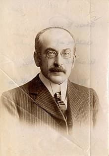 Photo of Alan Dale