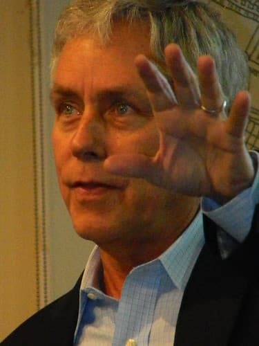Photo of Carl Hiaasen