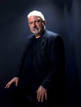 Photo of Oliver Bowden
