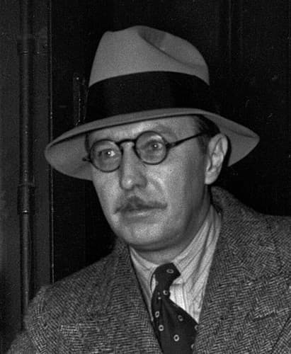 Photo of Howard Lindsay