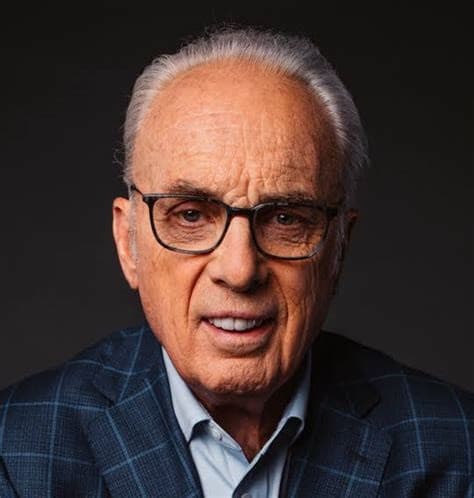 Photo of John MacArthur
