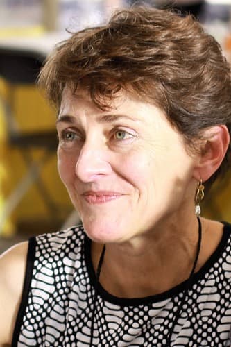 Photo of Annie Barrows