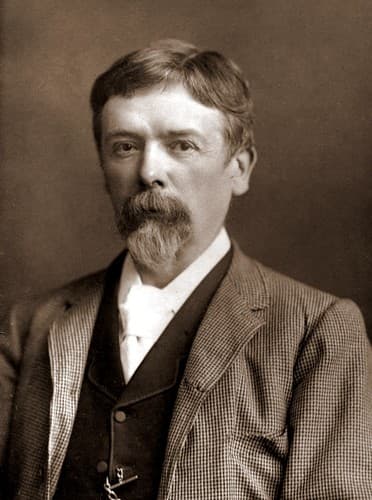 Photo of George du Maurier