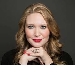 Photo of Sarah J. Maas