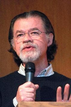Photo of León Olivé