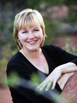 Photo of Lisa Tawn Bergren