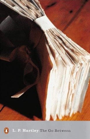 Cover image for The Go-between (Penguin Modern Classics)