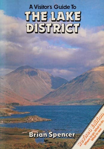 Cover image for A visitor's guide to the Lake District