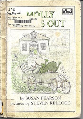 Cover image for Molly moves out