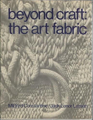 Cover image for Beyond craft: the art fabric