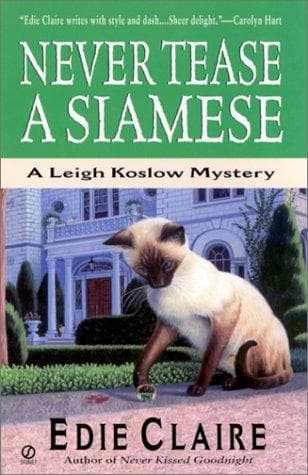 Cover image for Never tease a Siamese