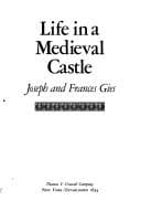 Cover image for Life in a medieval castle