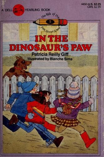 Cover image for In the dinosaur's paw